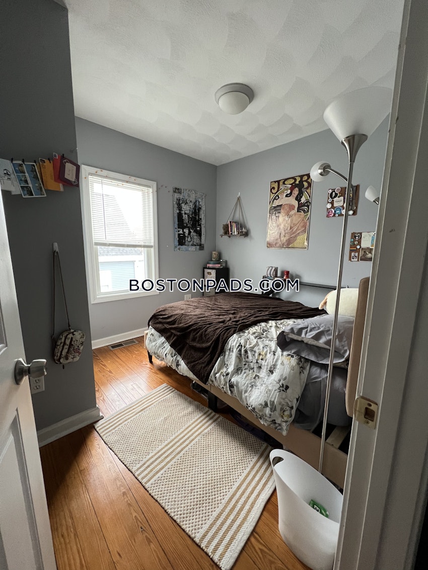 SOMERVILLE - WINTER HILL - 4 Beds, 2 Baths - Image 7