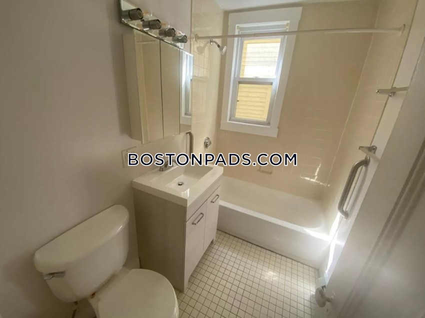 BOSTON - FORT HILL - 3 Beds, 1 Bath - Image 9