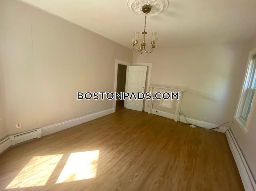 BOSTON - FORT HILL - 3 Beds, 1 Bath - Image 8