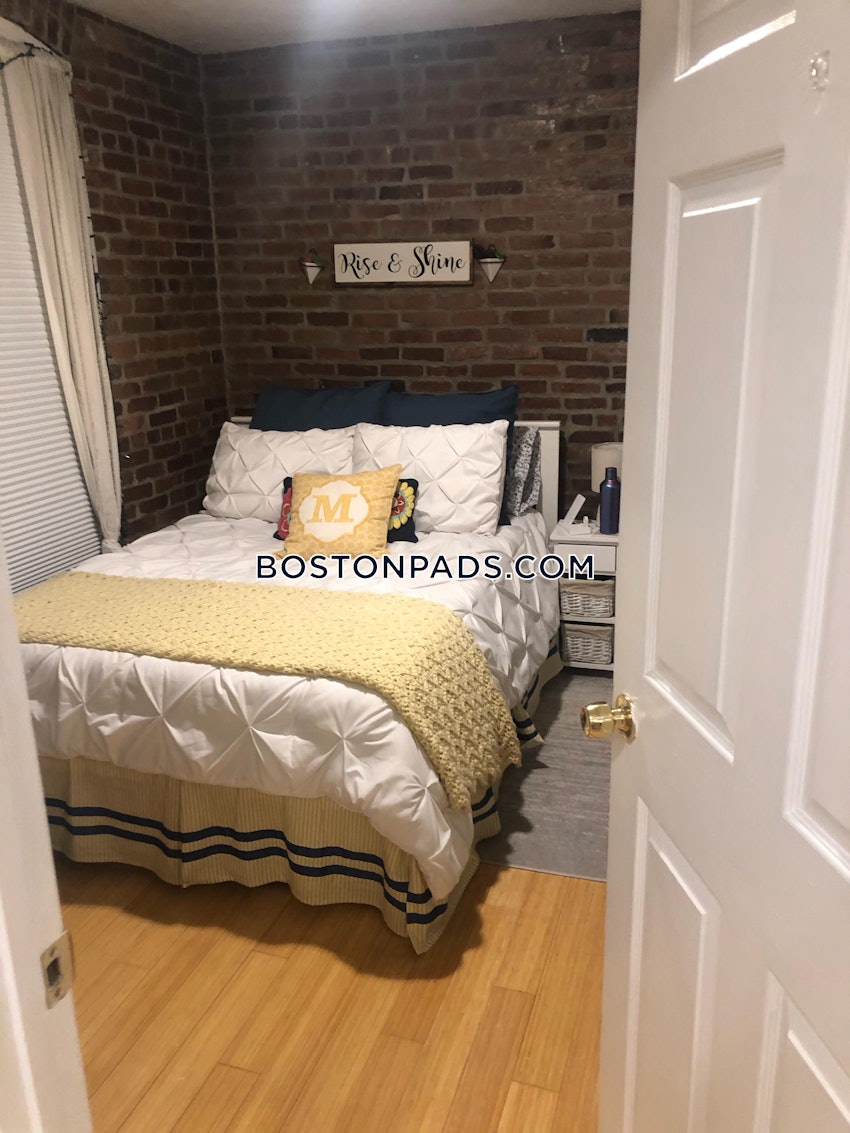 BOSTON - NORTH END - 3 Beds, 1 Bath - Image 8