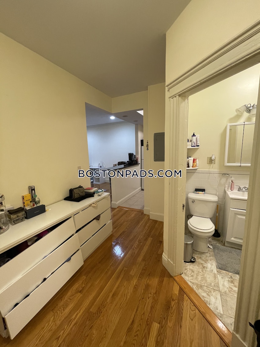 BOSTON - FENWAY/KENMORE - 1 Bed, 1 Bath - Image 6