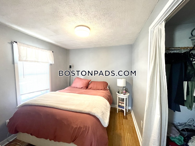 East 3rd St., Boston