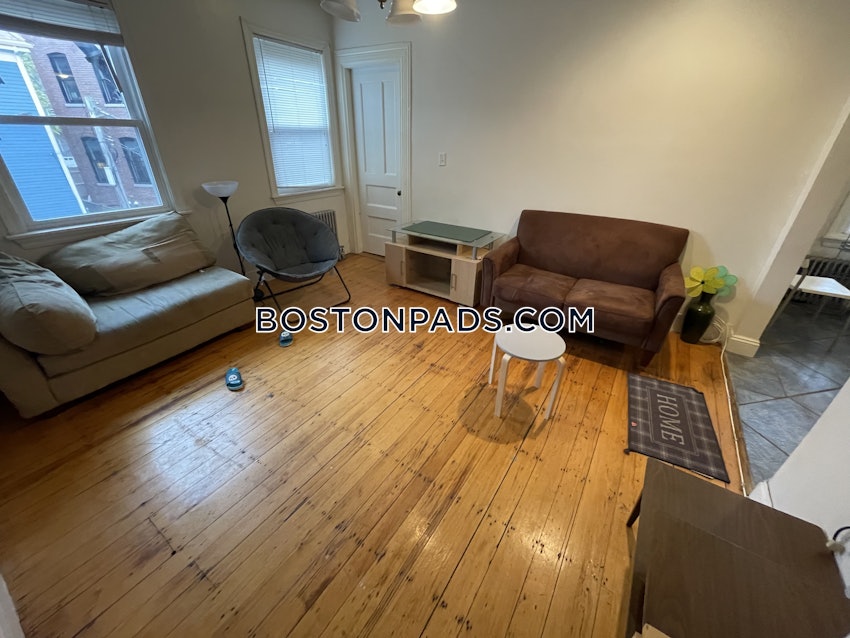 BOSTON - FORT HILL - 4 Beds, 2 Baths - Image 11