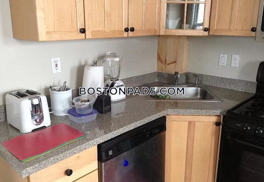 MEDFORD - TUFTS - 4 Beds, 2 Baths - Image 2