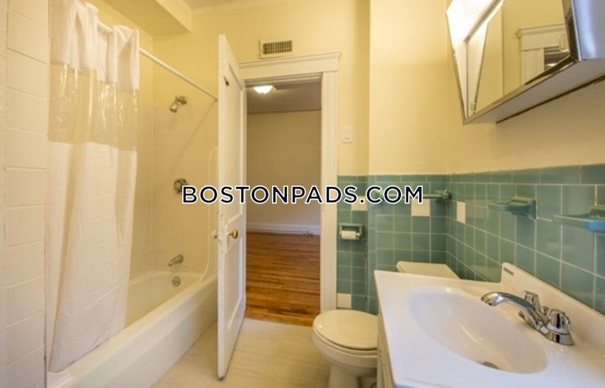 BROOKLINE- BOSTON UNIVERSITY - 4 Beds, 2 Baths - Image 8