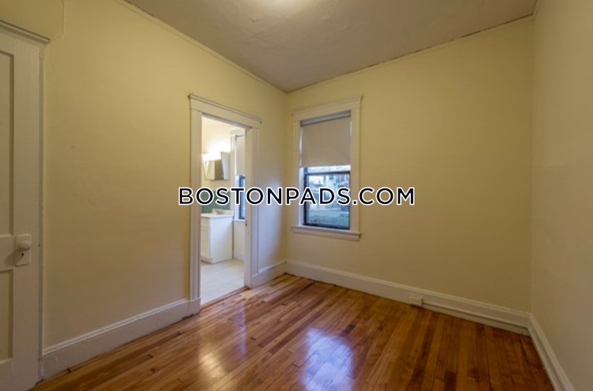 BROOKLINE- BOSTON UNIVERSITY - 4 Beds, 2 Baths - Image 6