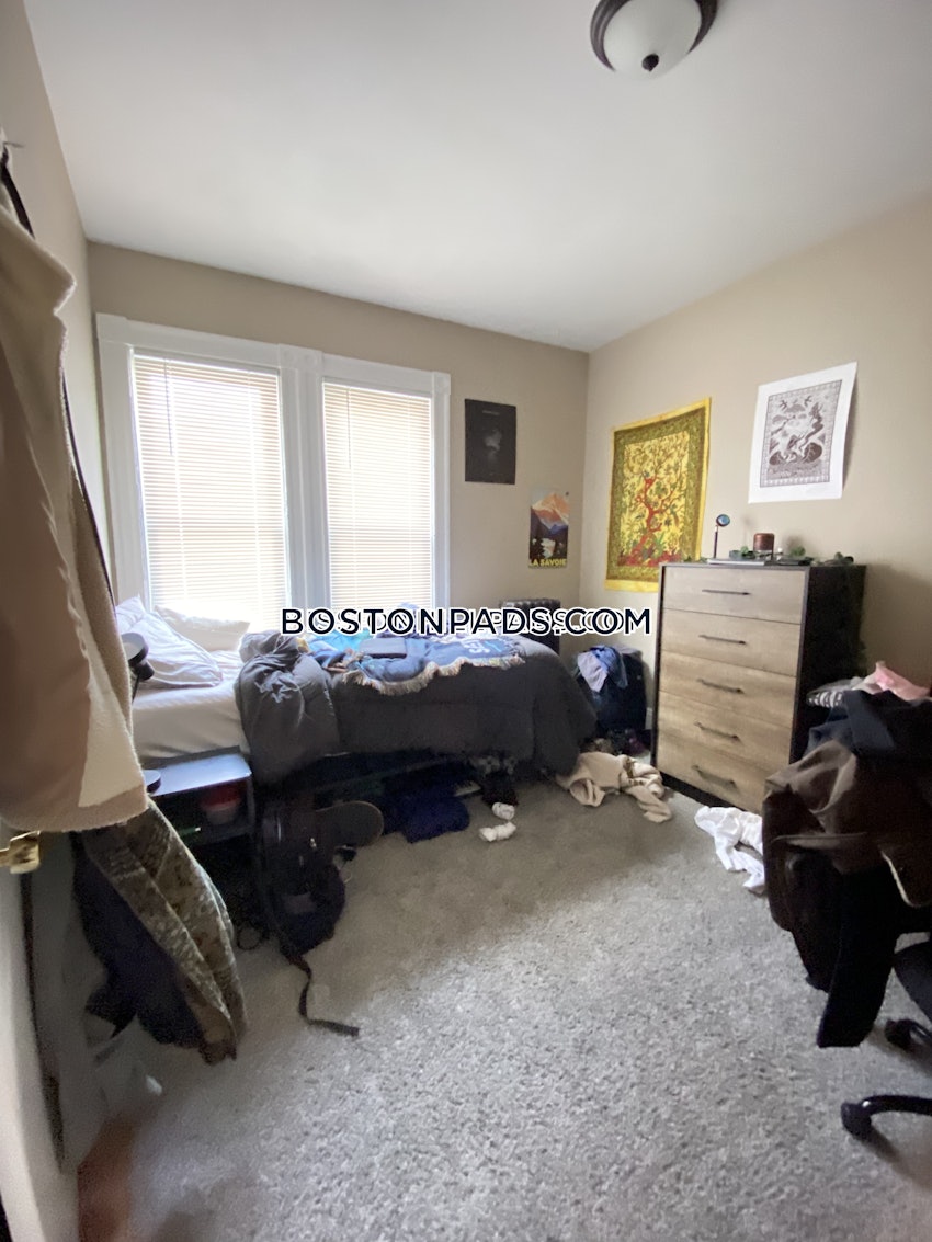 BOSTON - MISSION HILL - 4 Beds, 1 Bath - Image 10