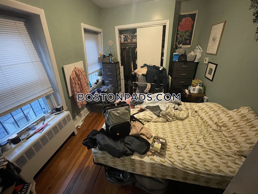 BOSTON - NORTH END - 3 Beds, 1 Bath - Image 3