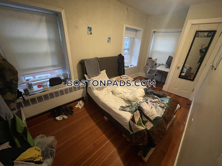 BOSTON - NORTH END - 3 Beds, 1 Bath - Image 2