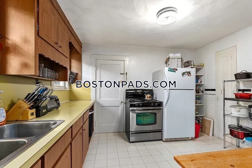 BOSTON - BRIGHTON- WASHINGTON ST./ ALLSTON ST. - 3 Beds, 2 Baths - Image 3