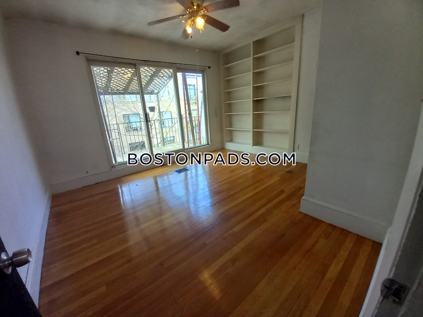 BOSTON - MISSION HILL - 5 Beds, 2.5 Baths - Image 12