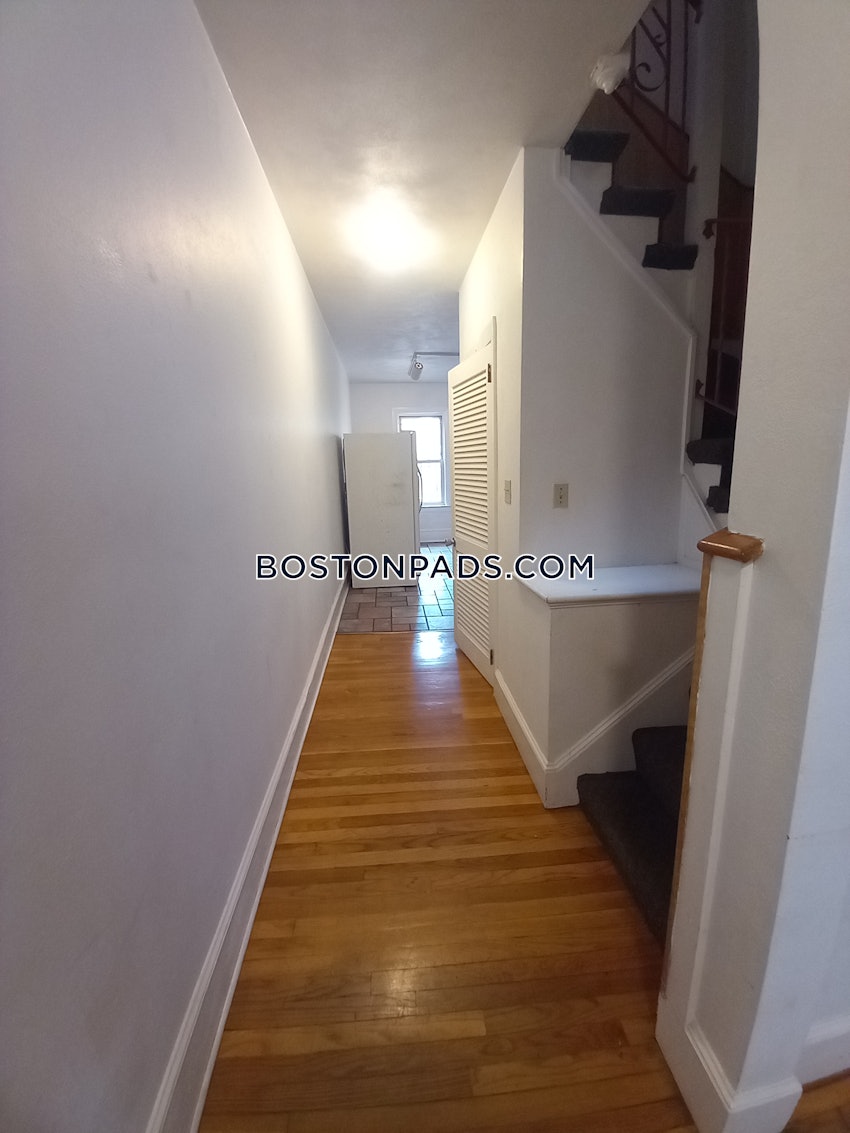 BOSTON - MISSION HILL - 5 Beds, 2.5 Baths - Image 4