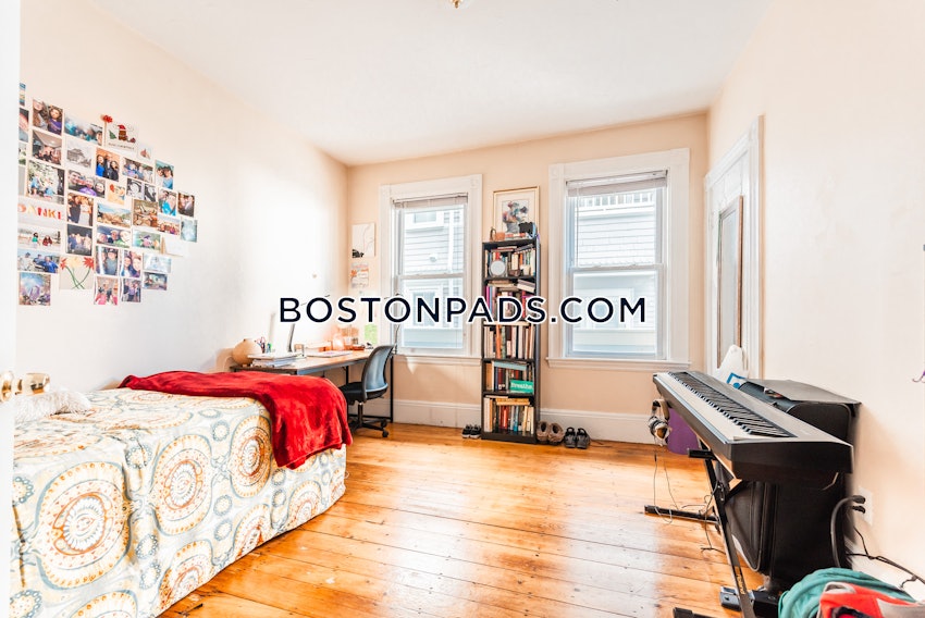 BOSTON - JAMAICA PLAIN - JAMAICA POND/PONDSIDE - 4 Beds, 1 Bath - Image 4