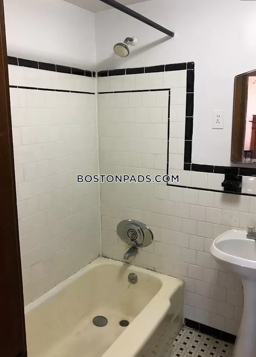 BOSTON - FENWAY/KENMORE - 1 Bed, 1 Bath - Image 4