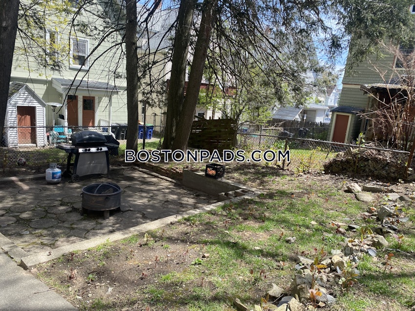 SOMERVILLE - PORTER SQUARE - 3 Beds, 1 Bath - Image 11