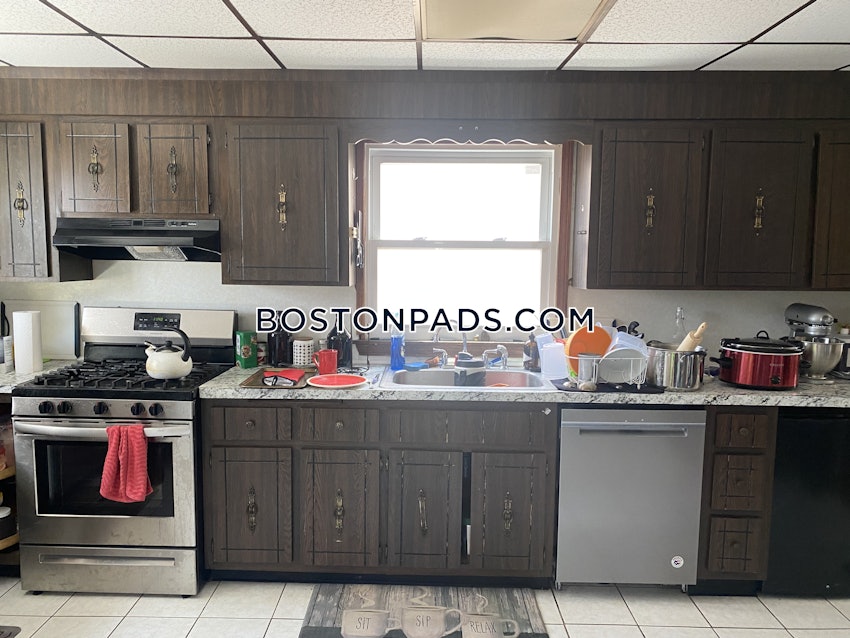 SOMERVILLE - PORTER SQUARE - 5 Beds, 2 Baths - Image 3