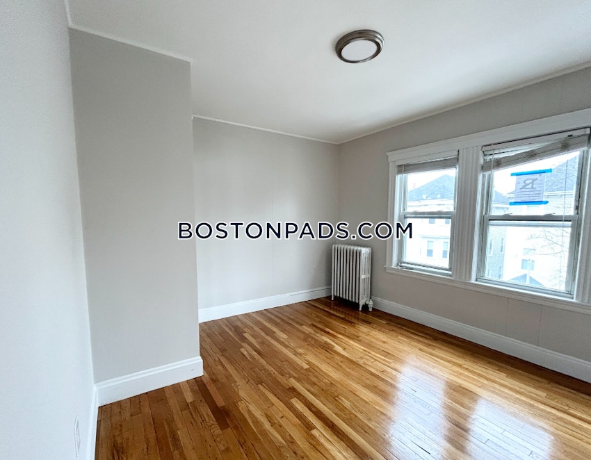 BOSTON - MISSION HILL - 4 Beds, 1 Bath - Image 5