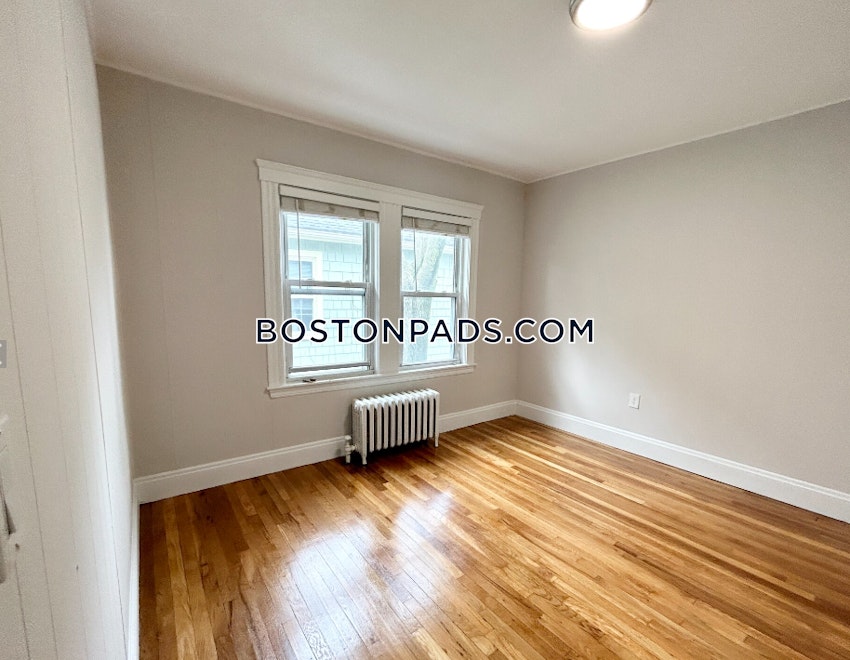 BOSTON - MISSION HILL - 4 Beds, 1 Bath - Image 2