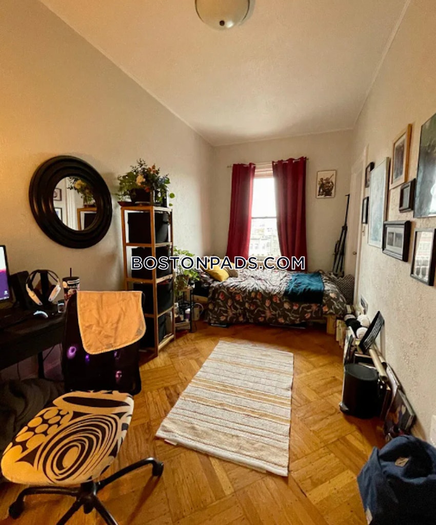 BOSTON - FENWAY/KENMORE - 3 Beds, 1 Bath - Image 3