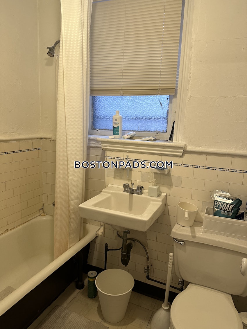 BROOKLINE- NORTH BROOKLINE - 1 Bed, 1 Bath - Image 7