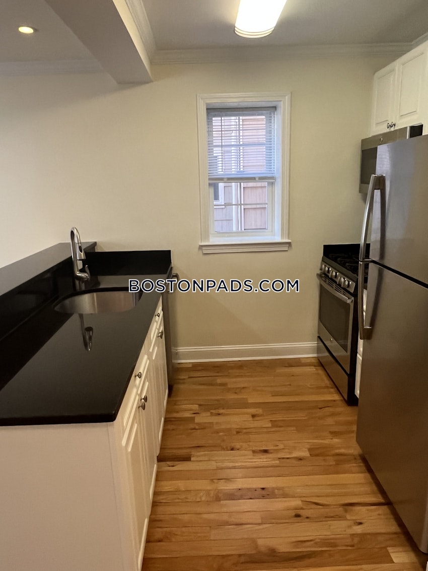 CAMBRIDGE - HARVARD SQUARE - 3 Beds, 1.5 Baths - Image 12