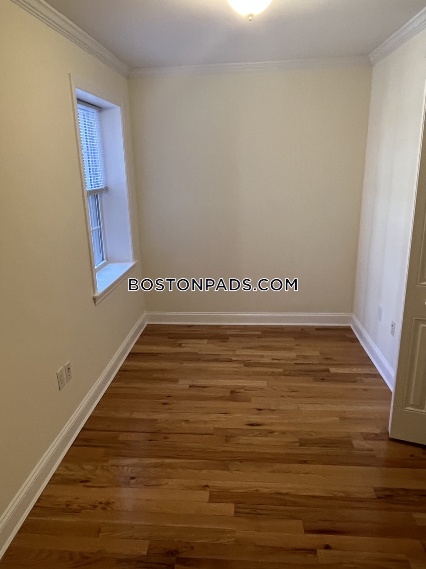 CAMBRIDGE - HARVARD SQUARE - 3 Beds, 1.5 Baths - Image 8