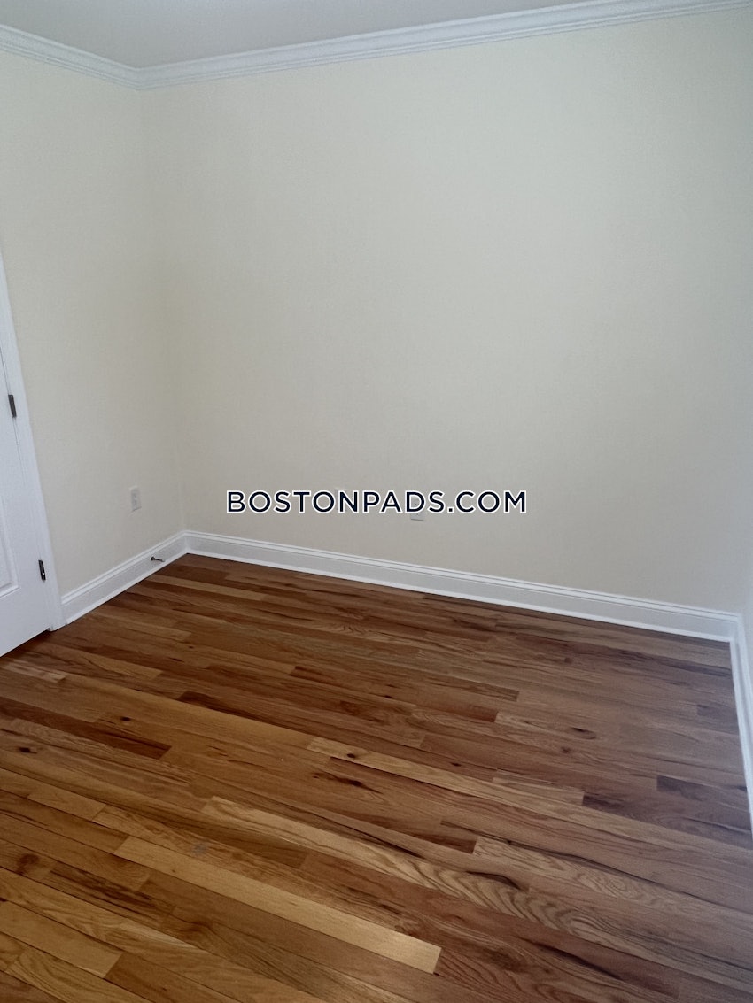 CAMBRIDGE - HARVARD SQUARE - 3 Beds, 1.5 Baths - Image 4