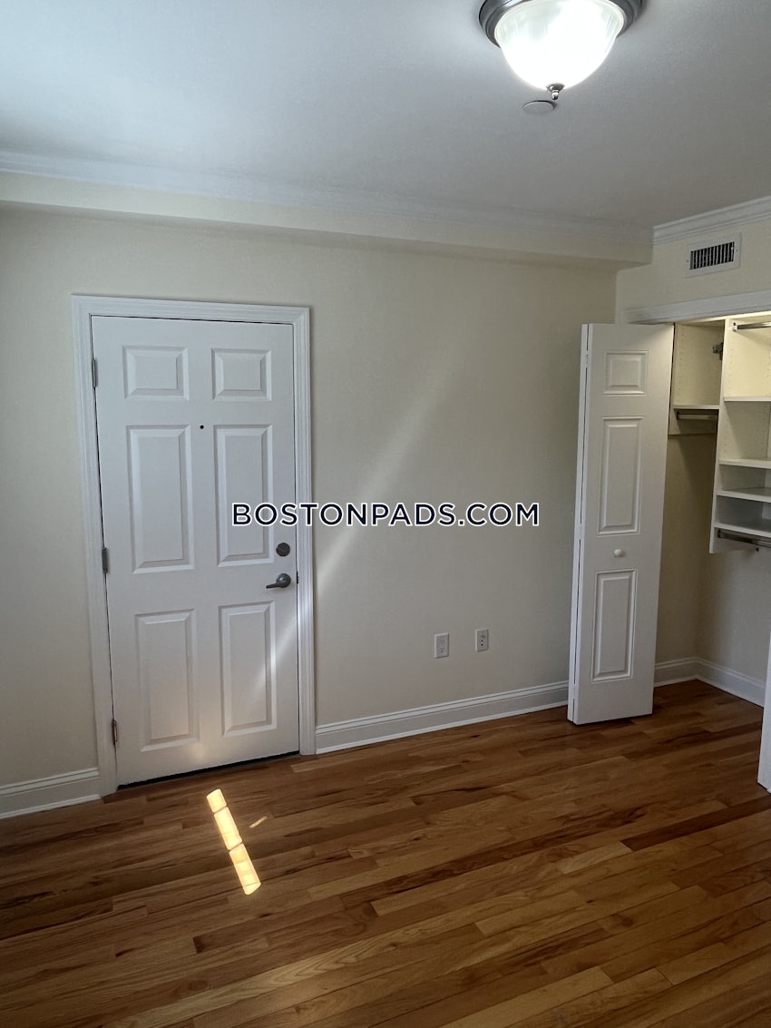 CAMBRIDGE - HARVARD SQUARE - 3 Beds, 1.5 Baths - Image 3