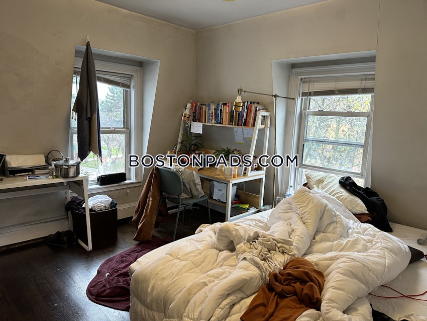 CAMBRIDGE - HARVARD SQUARE - 7 Beds, 3.5 Baths - Image 9