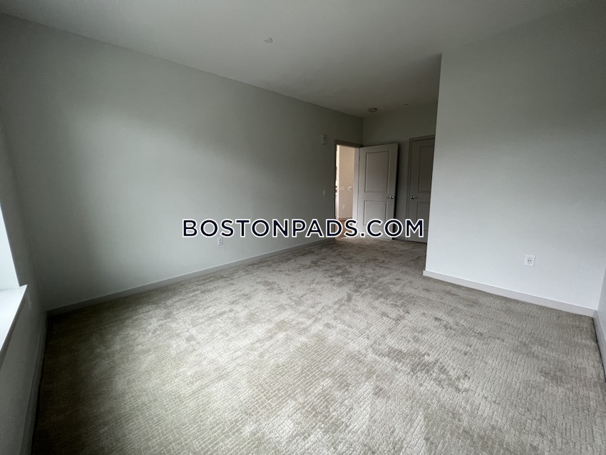 WALTHAM - 3 Beds, 2 Baths - Image 17