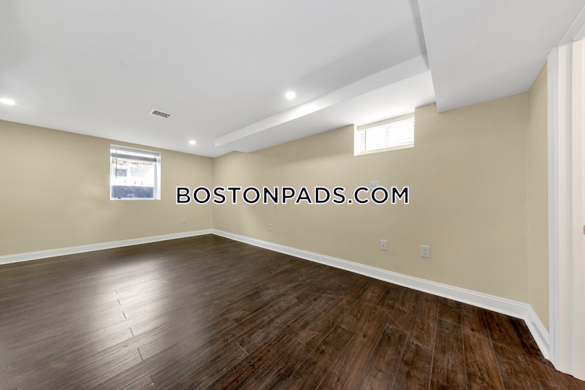 MEDFORD - TUFTS - 6 Beds, 6 Baths - Image 15