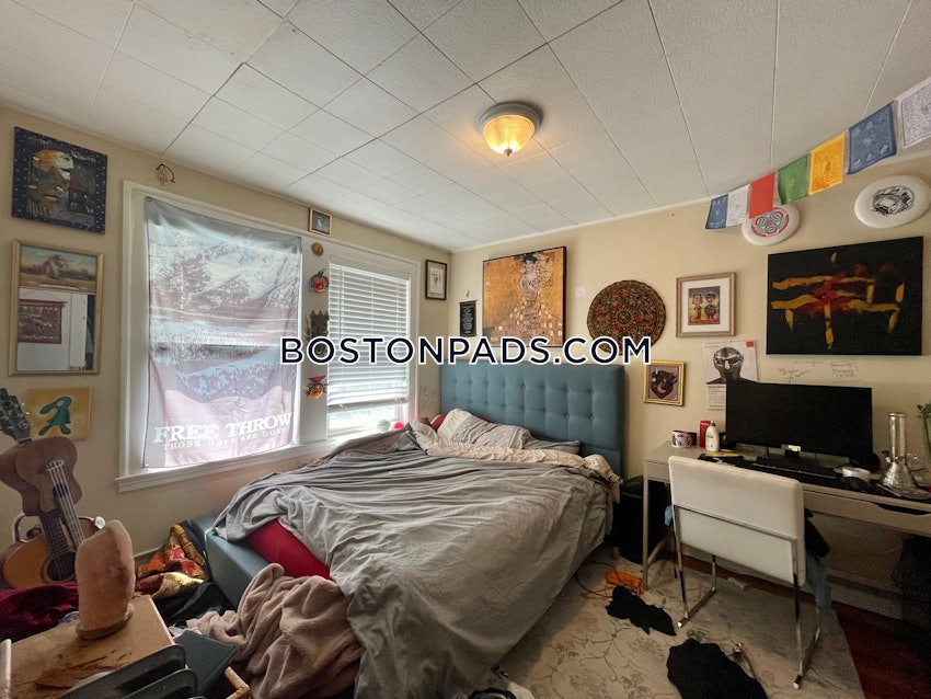 BOSTON - BRIGHTON - OAK SQUARE - 3 Beds, 1 Bath - Image 8