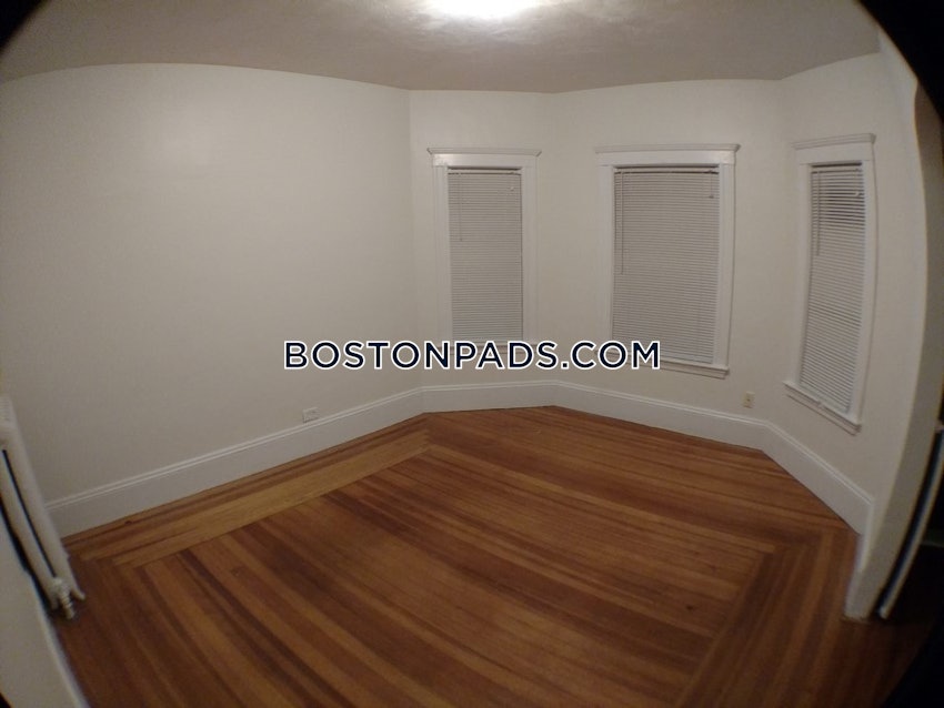 MEDFORD - TUFTS - 3 Beds, 1 Bath - Image 14