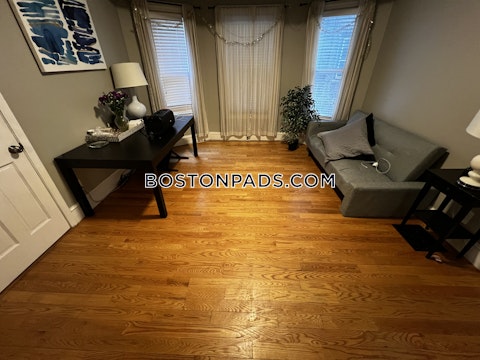 Story St. Cambridge photo 29