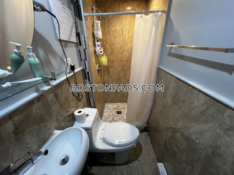 Story St. Cambridge photo 42