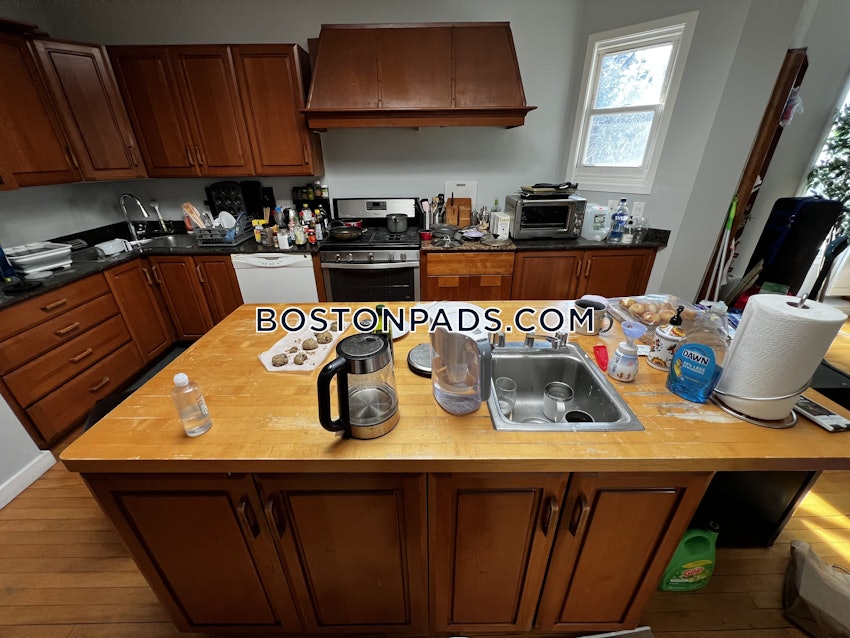 CAMBRIDGE - HARVARD SQUARE - 5 Beds, 2 Baths - Image 14