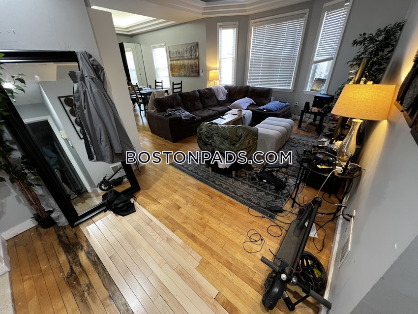 CAMBRIDGE - HARVARD SQUARE - 5 Beds, 2 Baths - Image 46