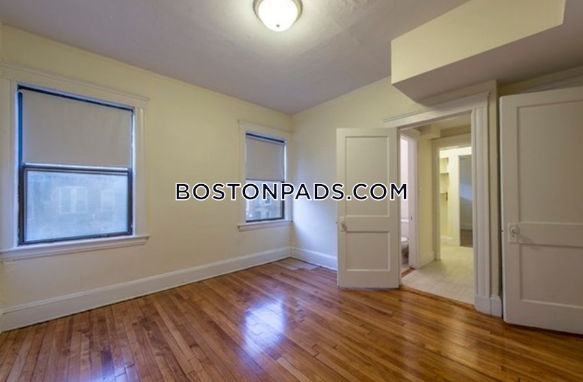 BROOKLINE- BOSTON UNIVERSITY - 4 Beds, 2 Baths - Image 6