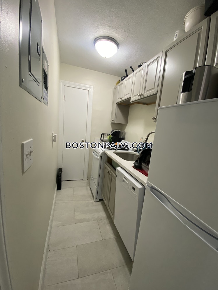 Commonwealth Ave., Boston