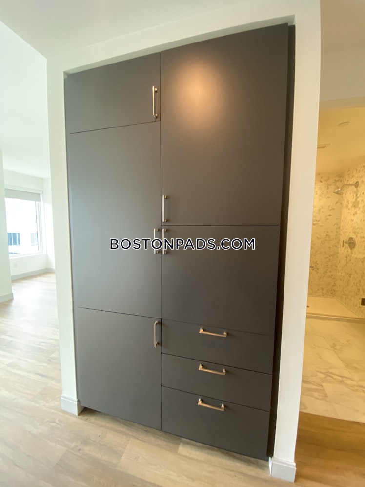 Boylston St., Boston