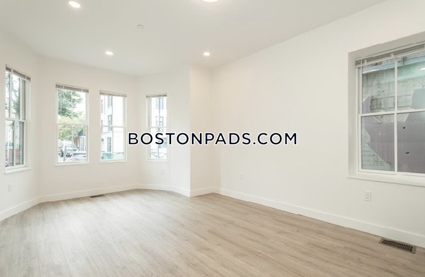 BOSTON - MISSION HILL - 4 Beds, 3 Baths - Image 7