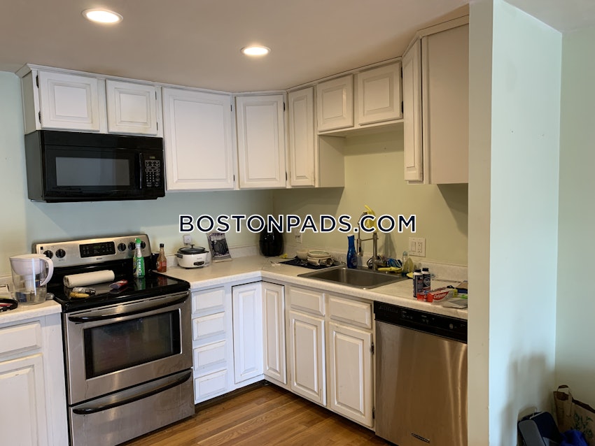 BOSTON - BRIGHTON - OAK SQUARE - 1 Bed, 1 Bath - Image 1