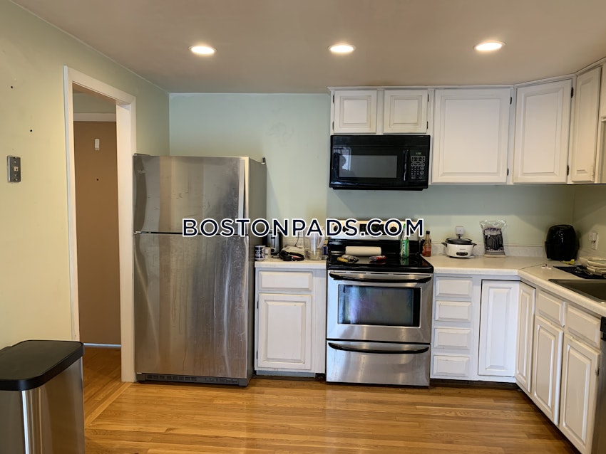 BOSTON - BRIGHTON - OAK SQUARE - 1 Bed, 1 Bath - Image 3