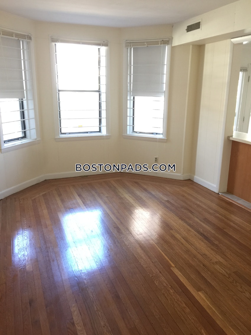 BOSTON - ALLSTON - 3 Beds, 1.5 Baths - Image 4