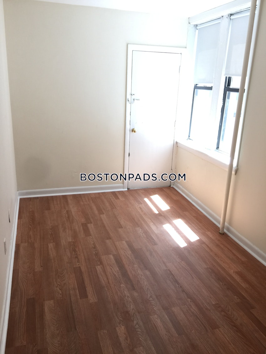 BOSTON - ALLSTON - 3 Beds, 1.5 Baths - Image 3