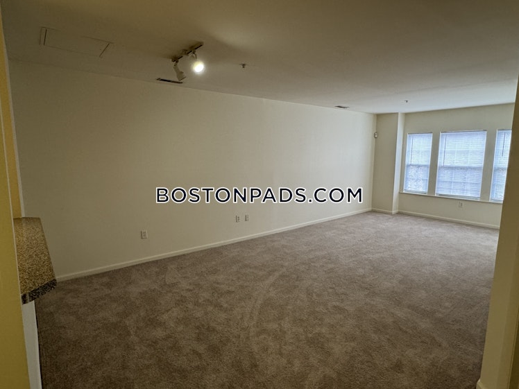 Falls Boulevard, Quincy