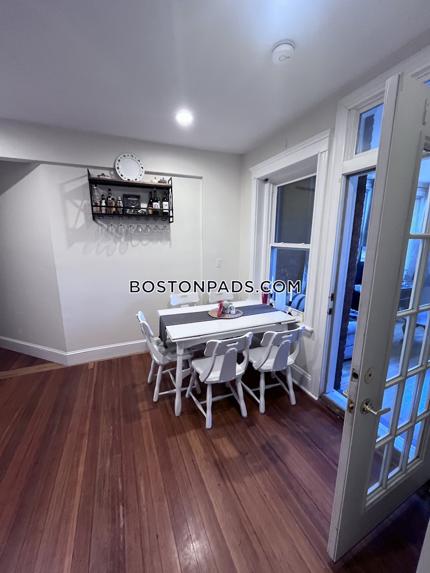 BROOKLINE- WASHINGTON SQUARE - 3 Beds, 2 Baths - Image 7