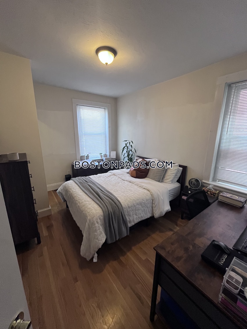 BROOKLINE- WASHINGTON SQUARE - 3 Beds, 2 Baths - Image 6