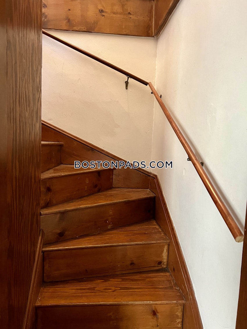 SOMERVILLE - TUFTS - 5 Beds, 2 Baths - Image 9