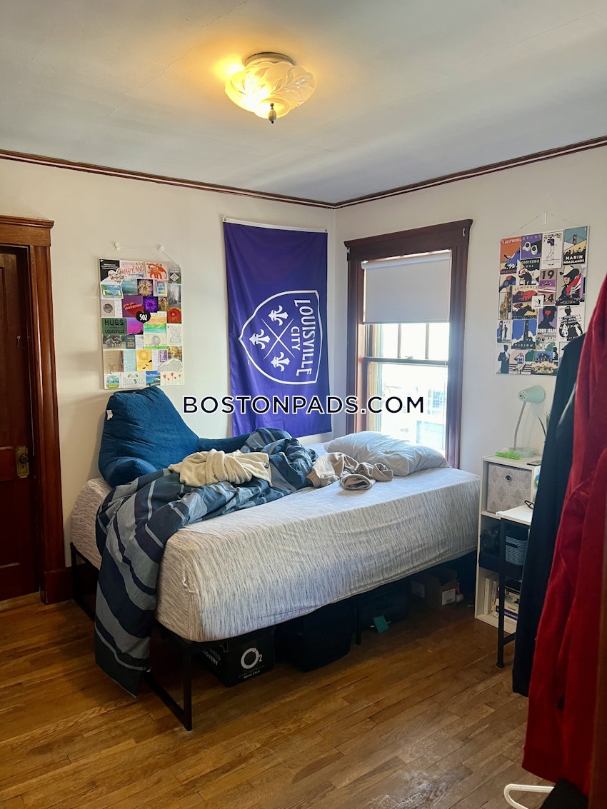 SOMERVILLE - TUFTS - 5 Beds, 2 Baths - Image 7